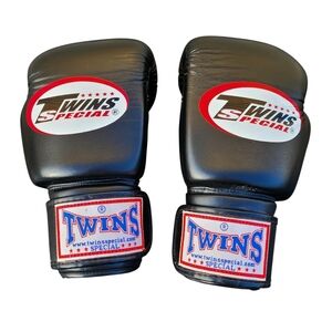 Twins Special Muay Thai Gloves Six Ounce Made In Thailand Black Leather